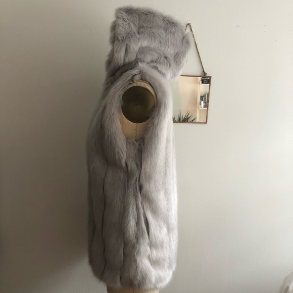 Faux Fur Hooded Vest - Fuzzy Winter Outerwear - Picture 4 of 4